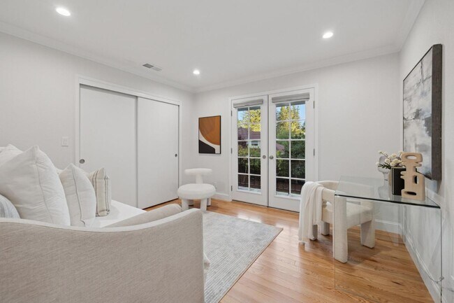 Building Photo - 243 Selby Ln