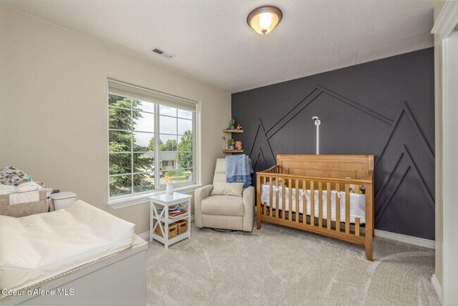 Building Photo - Beautiful home in Broadmore Estates