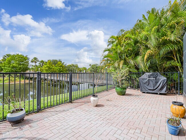 Building Photo - 4570 Bridgepointe Way