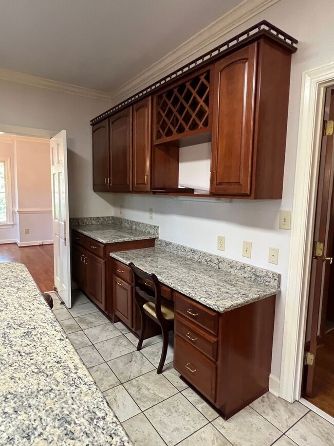 Building Photo - Fabulous 4BR 2.5BA Home on 1.25 Acres