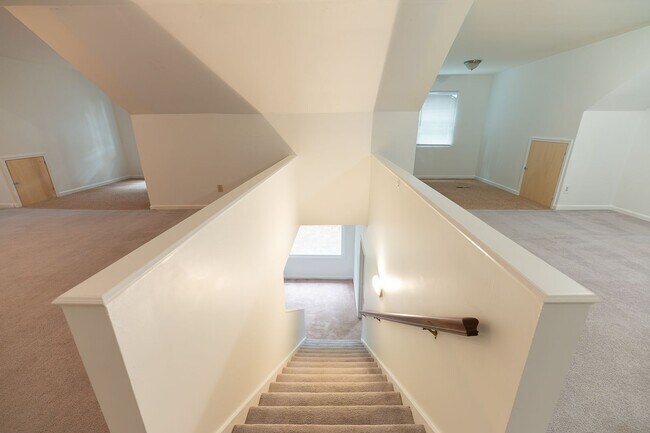 Building Photo - 4916 Gold Crest Dr