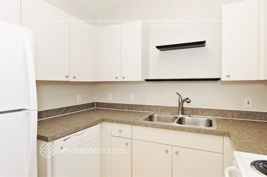 Building Photo - 2112 9th Ave W