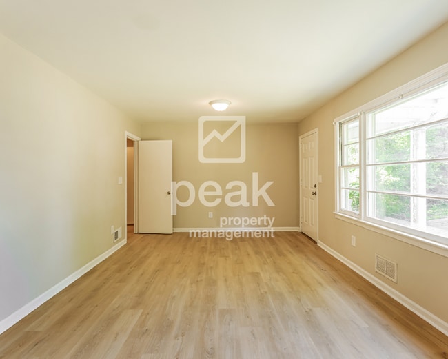 Building Photo - $1300! 3Bed/1Bath in Center Point! Available Now!