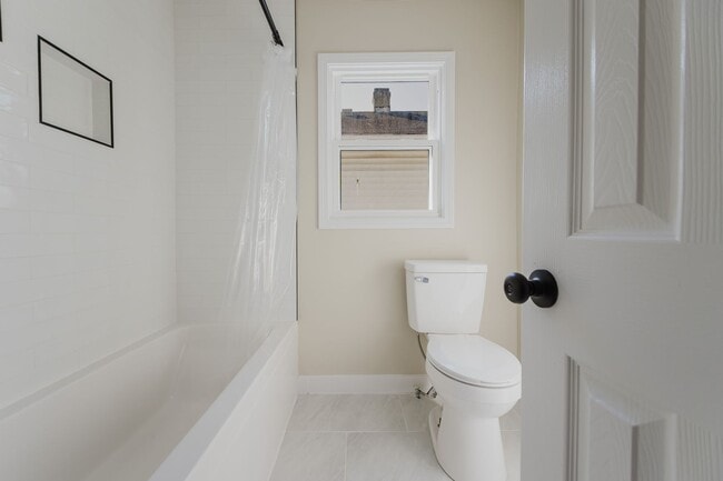 Building Photo - Beautiful Renovated 3 Bedroom and 2 Bathroom Home