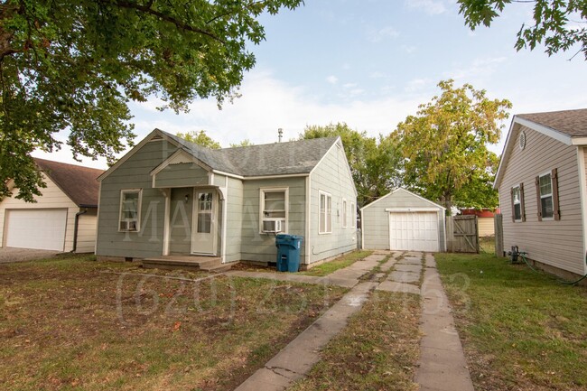 Building Photo - 2 Bedroom 1 Bath