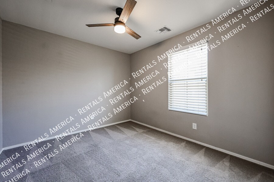 Building Photo - 257 N 56th Pl