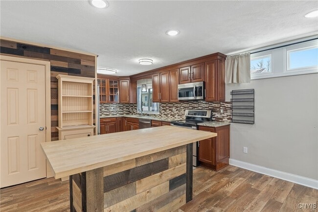 Building Photo - 13 E Edgewater Dr