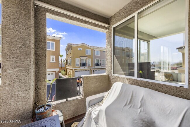 Building Photo - 2450 W Glenrosa Ave