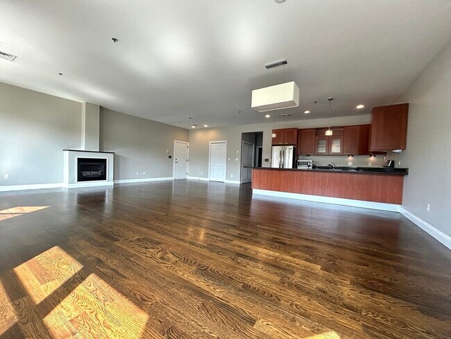 Building Photo - 81 Boylston St