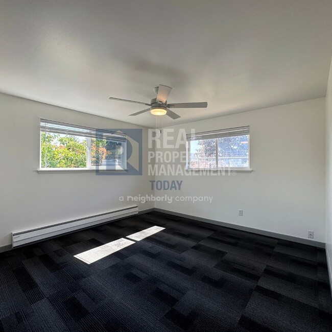 Building Photo - Great 3 Bedroom With Covered Carport!