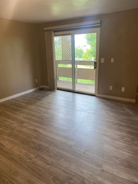 Building Photo - 420 Zang St