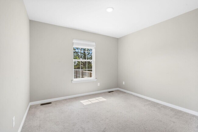 Building Photo - 270 Hickory Hills St