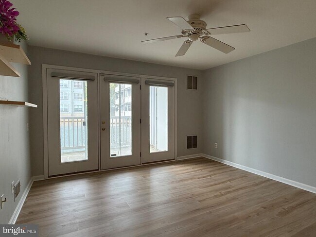Building Photo - 901 Waters Edge Dr
