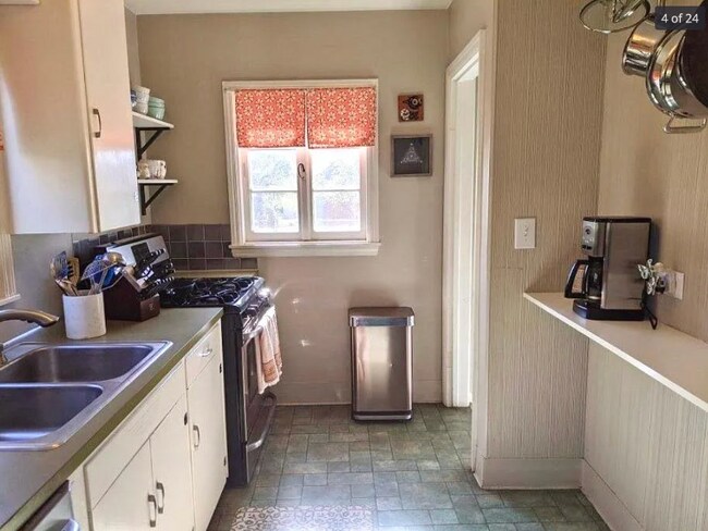 Building Photo - 2585 S Logan St