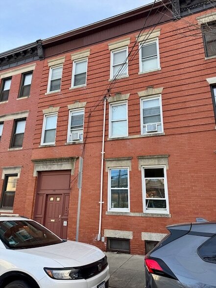 Building Photo - 225 Chestnut St