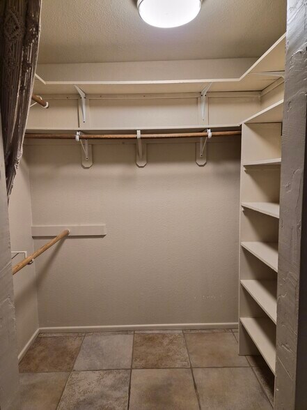 Building Photo - 532 N Dodge Blvd