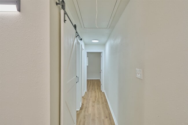 Building Photo - 31 Harbour Row Dr