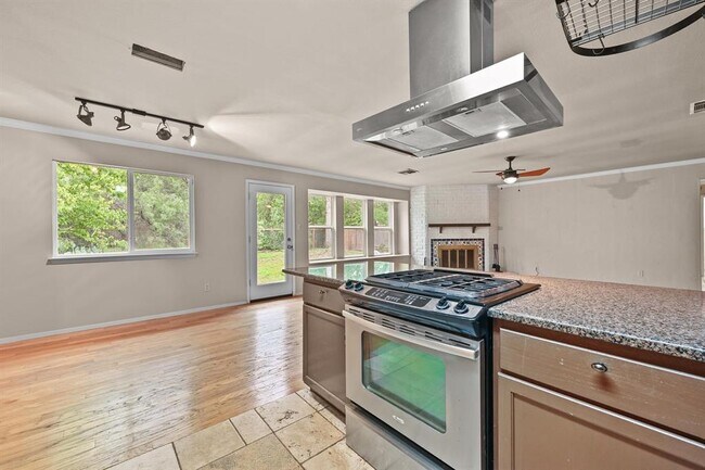 Building Photo - 6511 Lancret Hill Dr