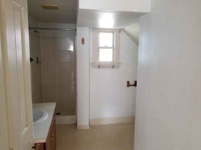 Building Photo - 709 Frederick St