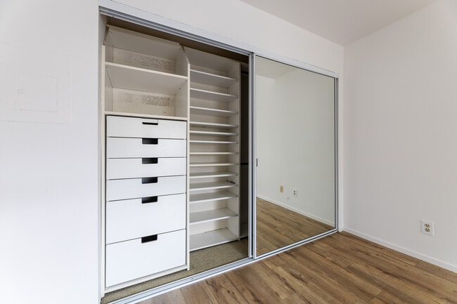 Building Photo - 4744 Ben Ave