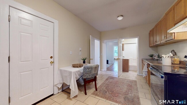 Building Photo - 24 Madison St