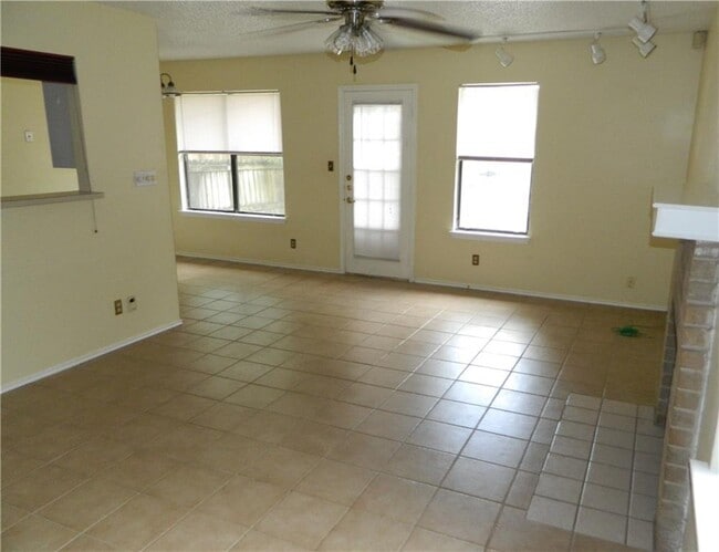 Building Photo - 8804 Springmail Cir