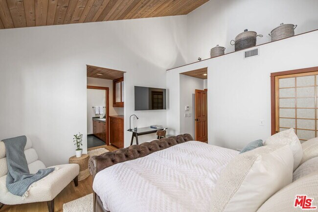 Building Photo - 27 Latimer Rd