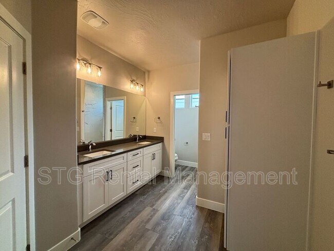 Building Photo - 929 S 4380 W