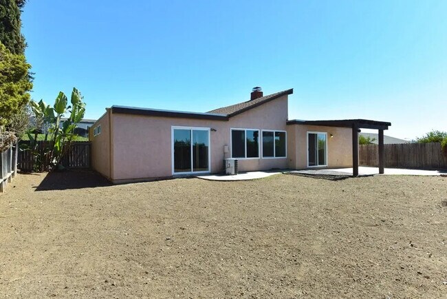 Building Photo - 402 Paseo Alegre