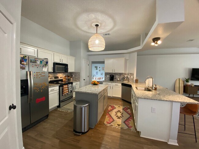 Building Photo - 6486 Surfside Cove