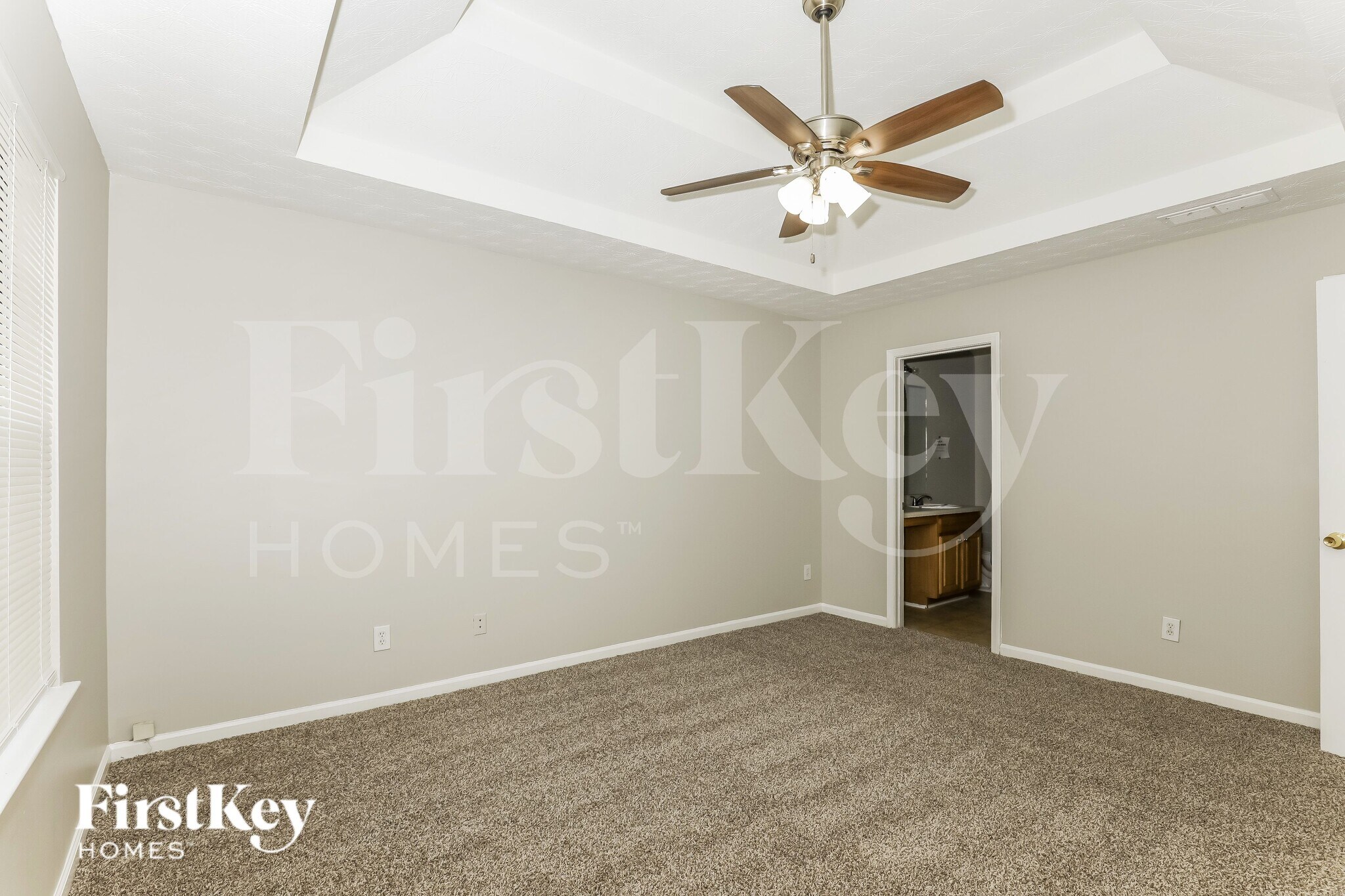 Building Photo - 2631 S Hills