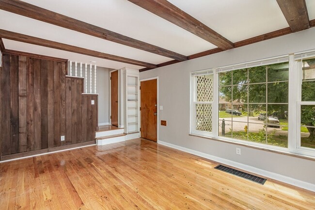 Building Photo - Stunningly Renovated 4 Bedroom 1 Bathroom ...