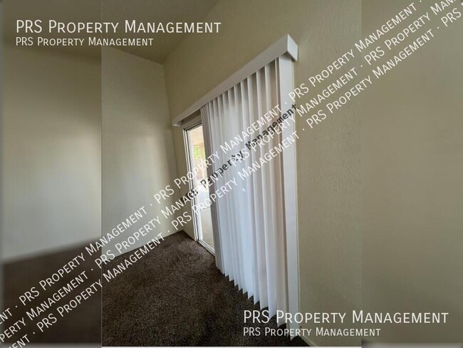 Building Photo - 818 W Silver Creek Rd