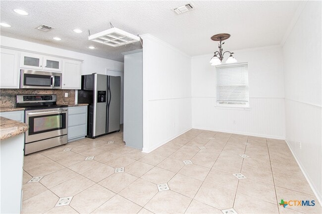 Building Photo - 1201 Hughes Ave