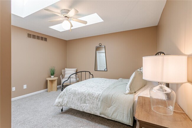 Building Photo - 72 Windward Way