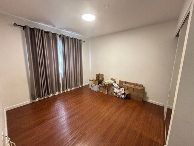 Building Photo - 1654 Olona Ln