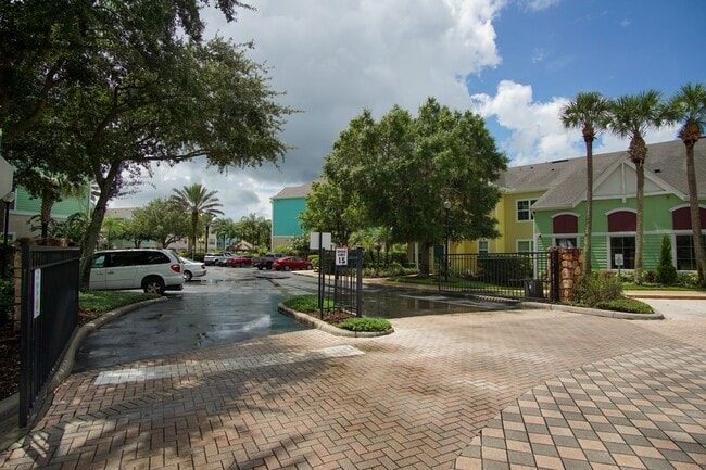 Building Photo - 1 bed Condo Ready to Move in in Kissimmee!!!
