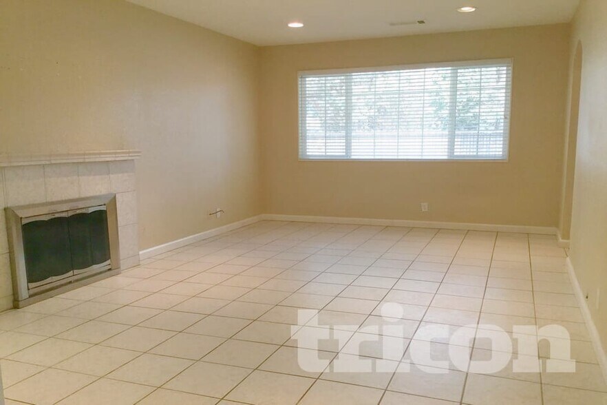 Building Photo - 1036 Nightingale Ct