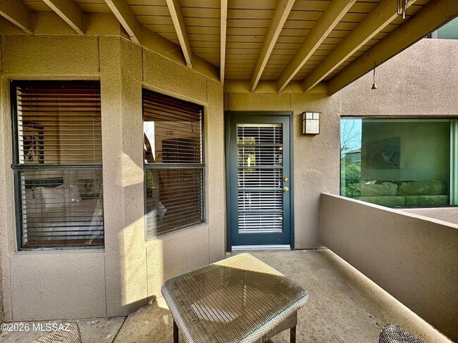 Building Photo - 5855 N Kolb Rd