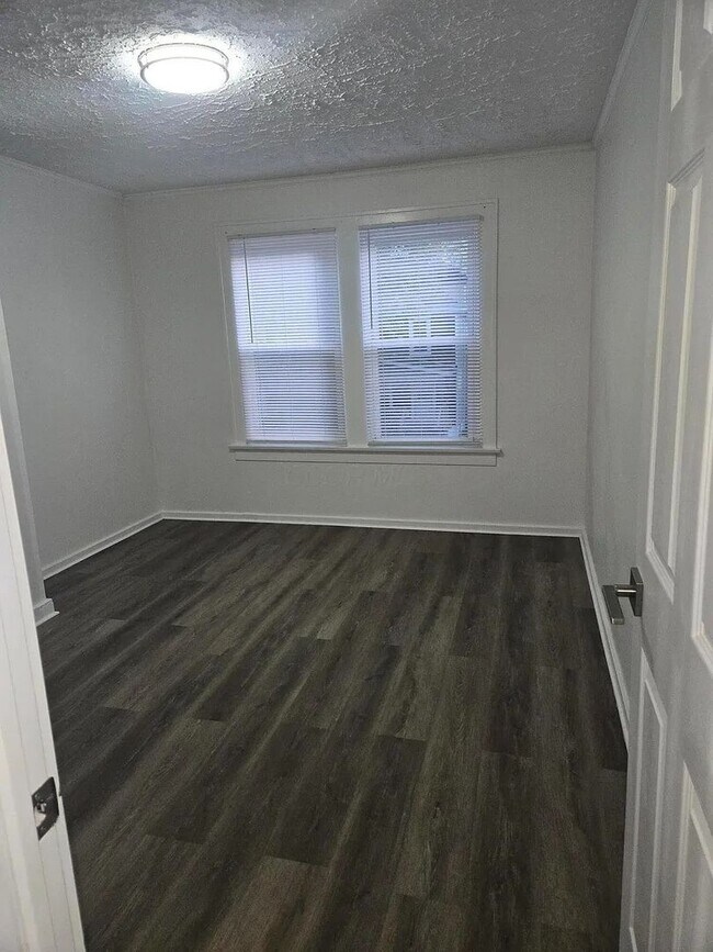 Building Photo - 127 N Burgess Ave