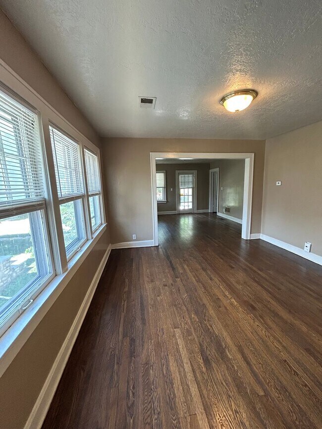 Building Photo - 5405/5407 Harrison St.