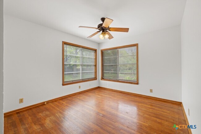 Building Photo - 1511 Ranch Rd 12