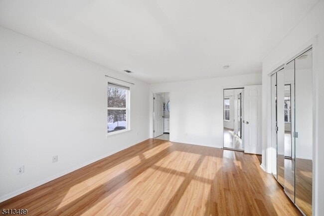 Building Photo - 8 Jennifer Dr