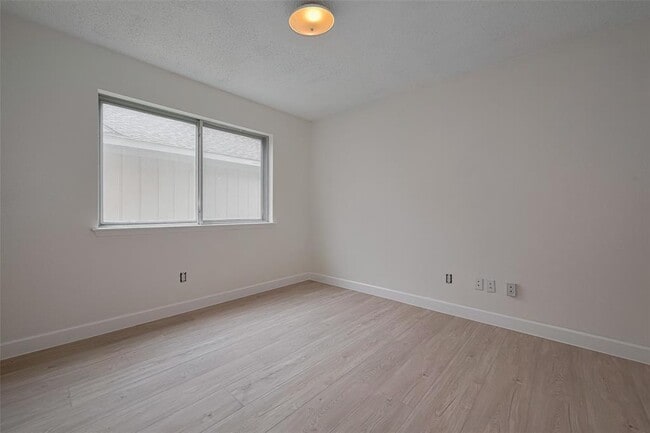 Building Photo - 15934 Barbarossa Dr