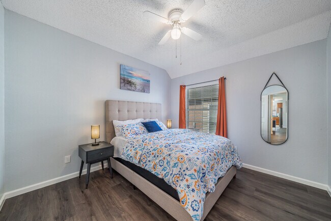 Building Photo - 10217 Napa Valley Dr