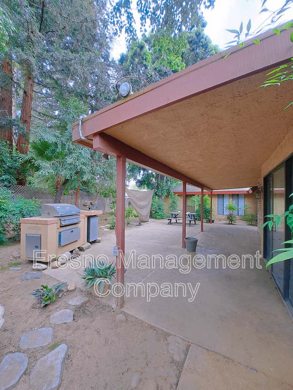 Building Photo - 6690 N Feland Ave