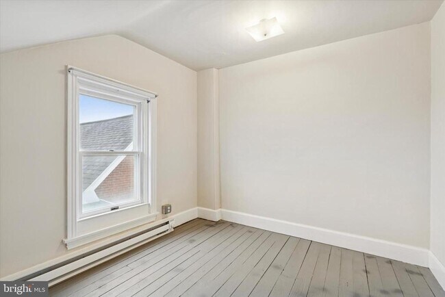 Building Photo - 429 Church St