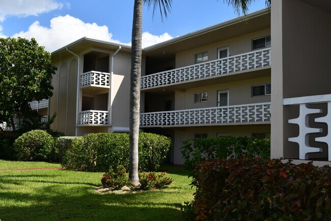 Building Photo - 2721 Garden Dr N