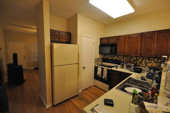 Building Photo - 2216 San Gabriel St