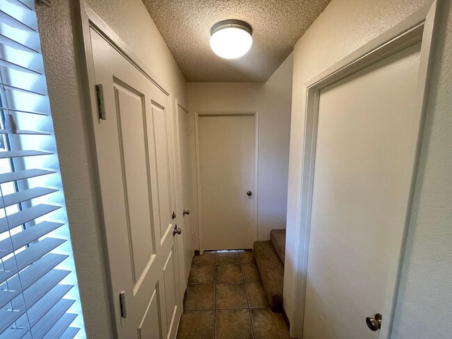 Building Photo - 540 S 5th St